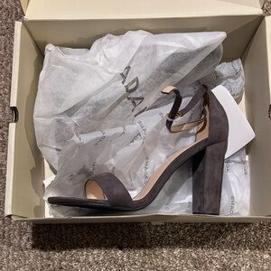 J Adam’s classy 4” heels (B/6)